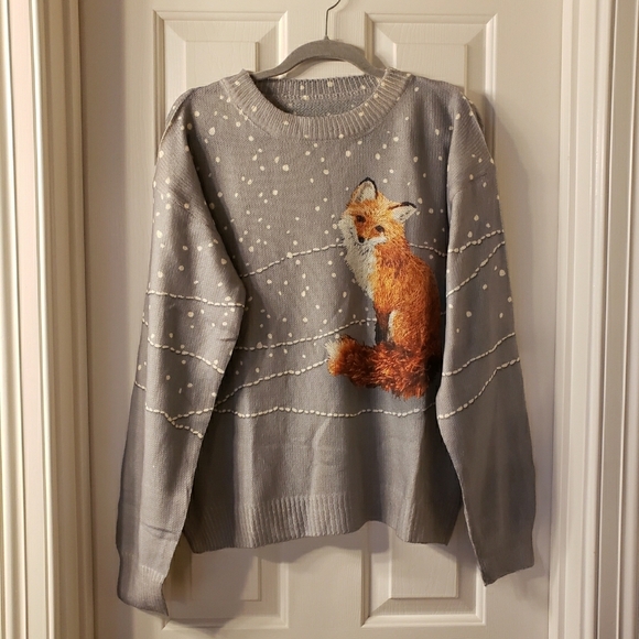 NEW! Beautiful Cozy Gray Winter Fox Sweater - Picture 6 of 6